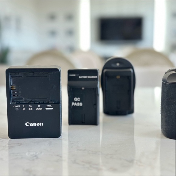 Canon EOS 5D Mark 2 camera - Picture 8 of 10